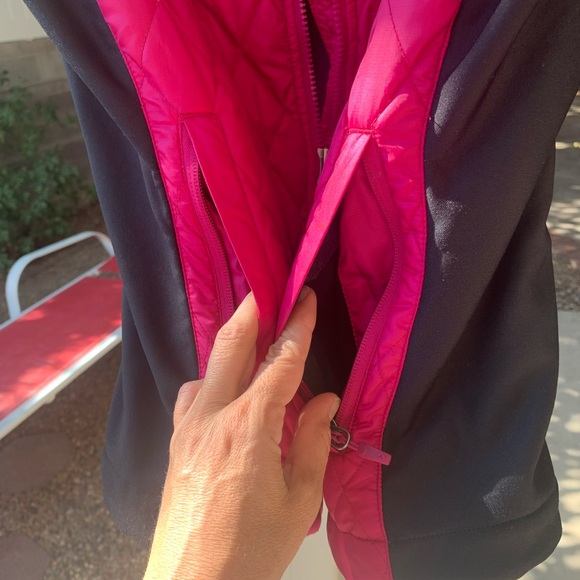 Marmot fuchsia quilted vest size S/P - Picture 4 of 15